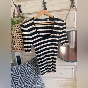 Striped tahari sweater tee